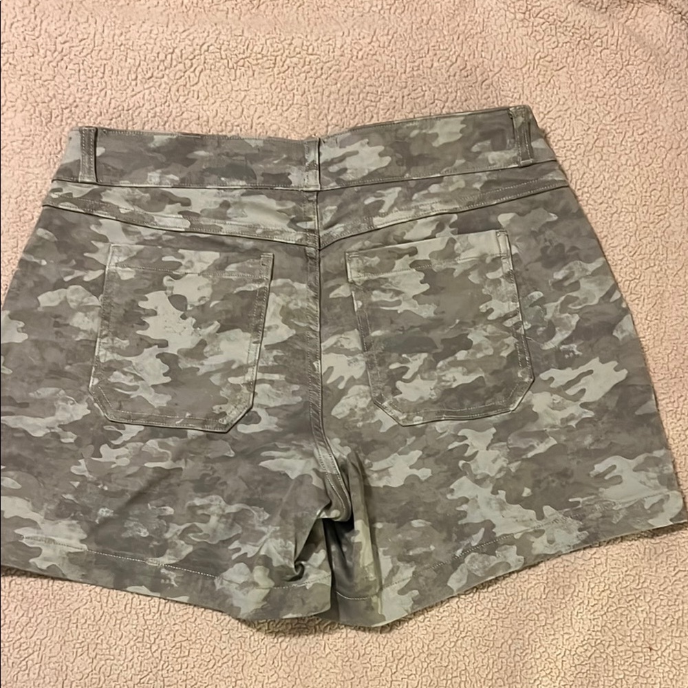 Spanx Camouflage  Shorts - Picture 2 of 4